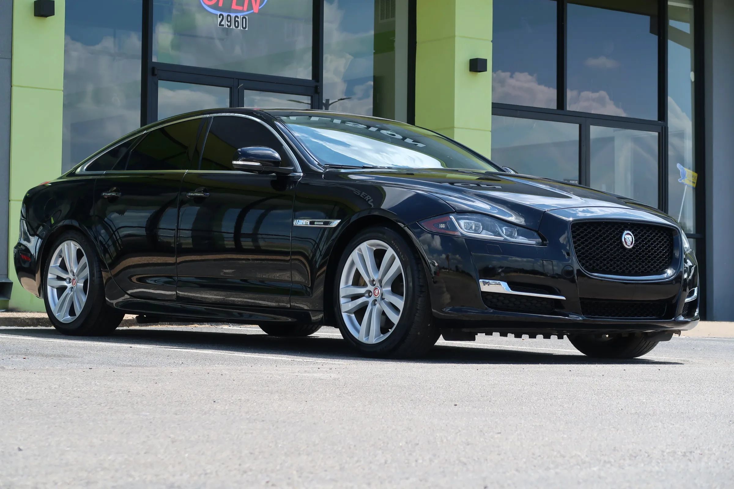 Used 2017 Jaguar XJ R-Sport RWD image 5