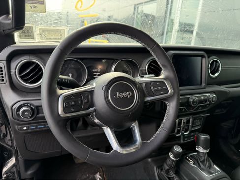 Used 2023 Jeep Wrangler Sahara image 6