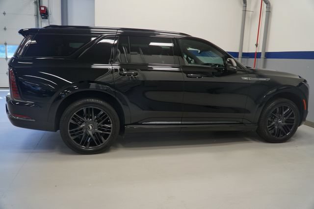 Used 2026 Cadillac Escalade IQL Sport 1 w/ LPO, ONYX Package AWD/4WD image 8