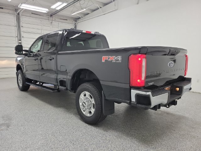 Used 2025 Ford F350 XLT w/ FX4 Off-Road Package AWD/4WD image 4