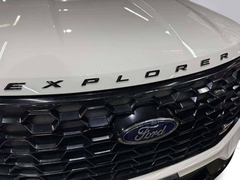 Used 2025 Ford Explorer ST AWD/4WD image 16