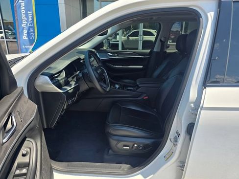 Used 2023 Jeep Grand Cherokee Limited AWD/4WD image 9