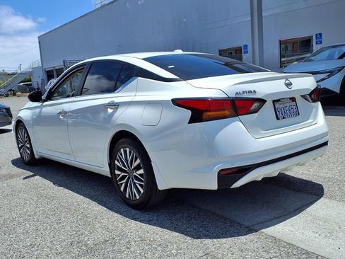 Used 2025 Nissan Altima 2.5 SV FWD image 3
