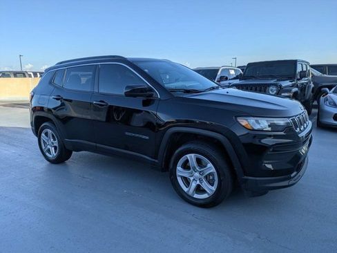 Used 2023 Jeep Compass Latitude w/ Sun and Sound Group AWD/4WD image 1