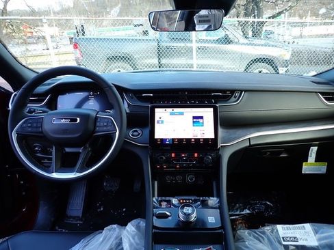 New 2025 Jeep Grand Cherokee Limited w/ Black Appearance Package image 14