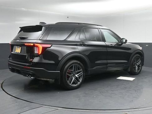 Certified 2025 Ford Explorer ST AWD/4WD image 7