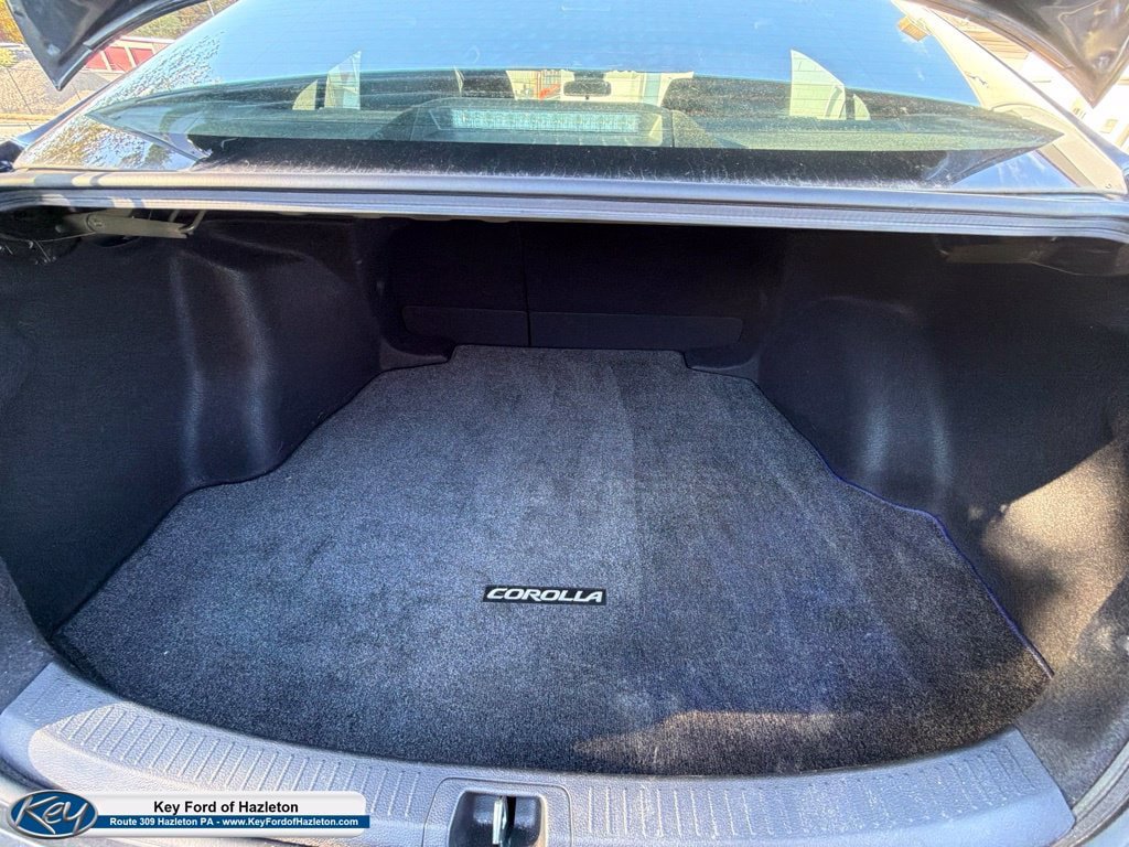 Used 2021 Toyota Corolla SE w/ Carpet Mat Package (TMS) FWD image 9