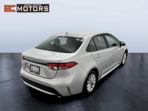 Used 2022 Toyota Corolla LE w/ LE Convenience Package image 6