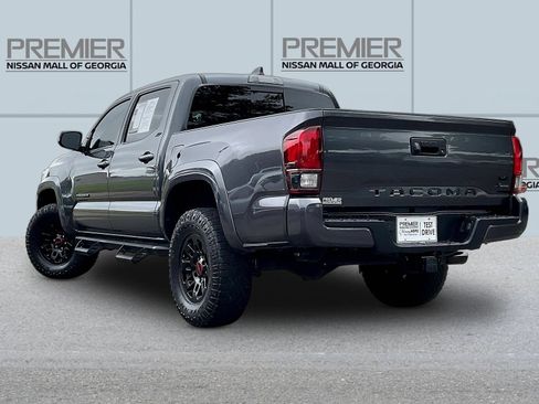 Used 2022 Toyota Tacoma SR5 w/ Technology Package RWD image 5