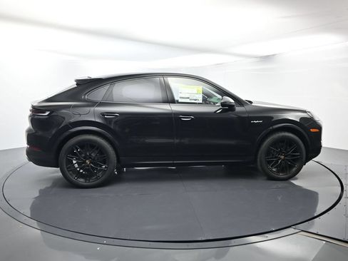 Certified 2026 Porsche Cayenne E-Hybrid Coupe AWD/4WD image 16