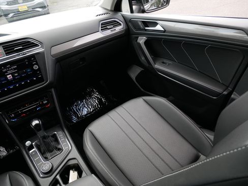 Certified 2023 Volkswagen Tiguan SE AWD/4WD image 11