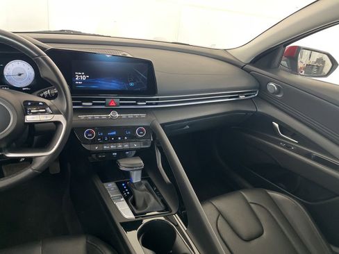 Used 2025 Hyundai Elantra Limited image 33