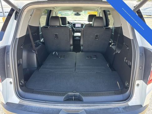 Used 2023 GMC Acadia SLT image 16