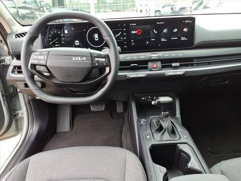 Used 2025 Kia K4 EX image 17