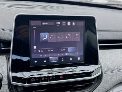 Used 2022 Jeep Compass Latitude FWD image 12
