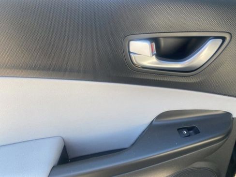 Used 2022 Hyundai Kona Limited image 30