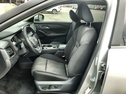 Used 2025 Nissan Rogue SV image 11