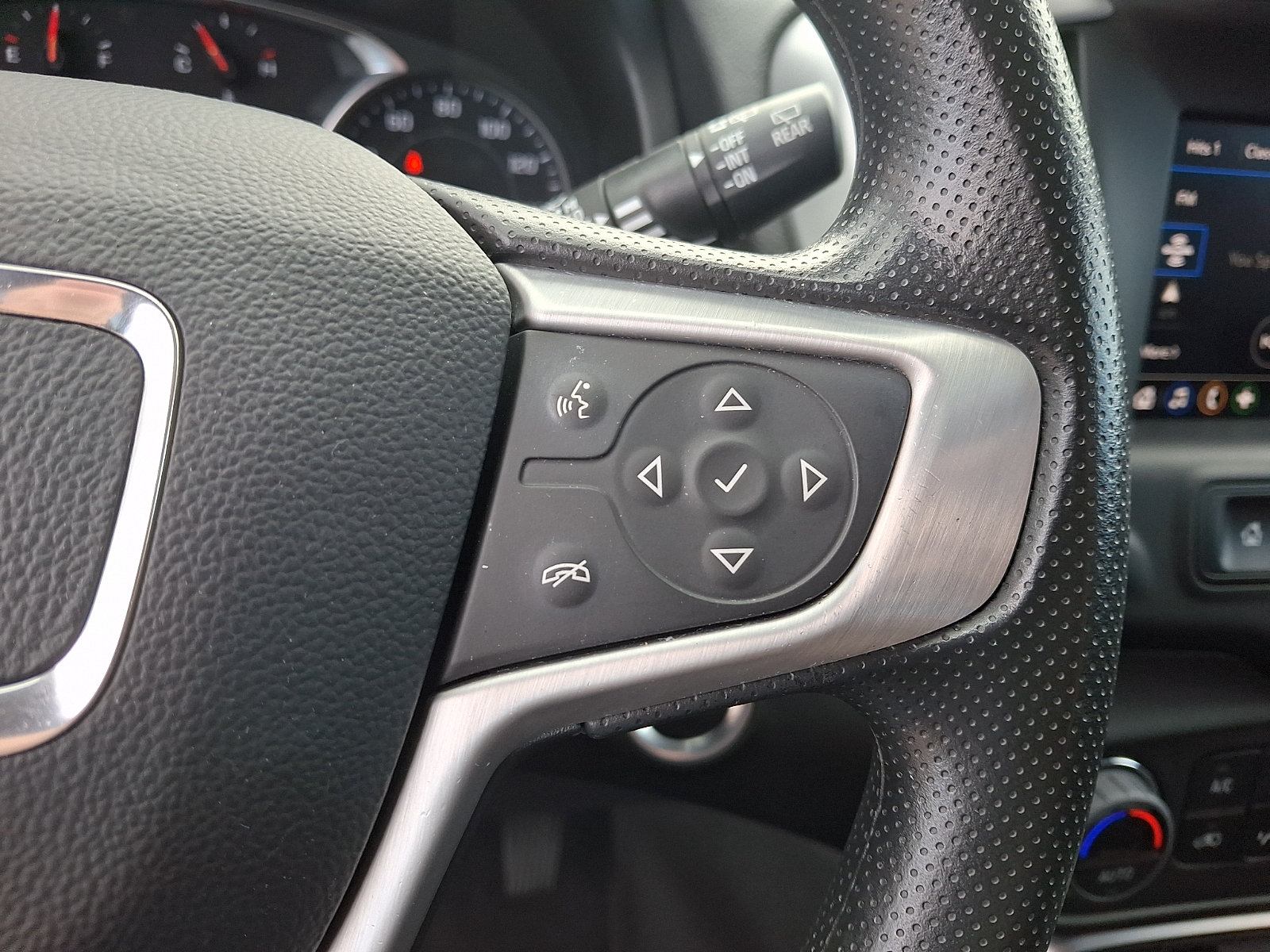 Certified 2024 GMC Terrain SLE w/ Driver Convenience Package AWD/4WD image 20