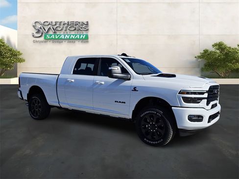 New 2026 RAM 2500 Laramie AWD/4WD image 7