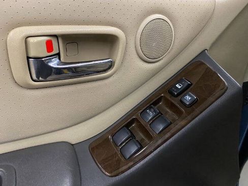 Used 2003 Toyota Highlander Limited w/ Leather Trim Pkg AWD/4WD image 11