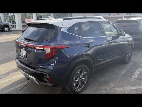 Used 2024 Kia Seltos S AWD/4WD image 3