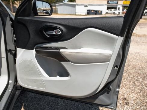 Used 2021 Jeep Cherokee Latitude Lux w/ Sun & Sound Group image 42