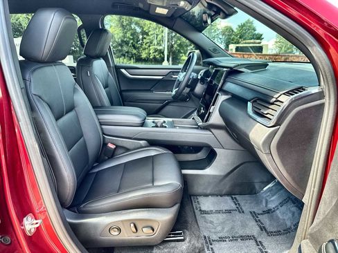 Used 2026 GMC Acadia Elevation w/ Elevation Premium Package FWD image 9