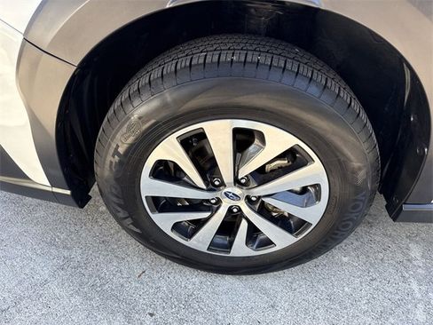 Certified 2025 Subaru Outback Premium image 10