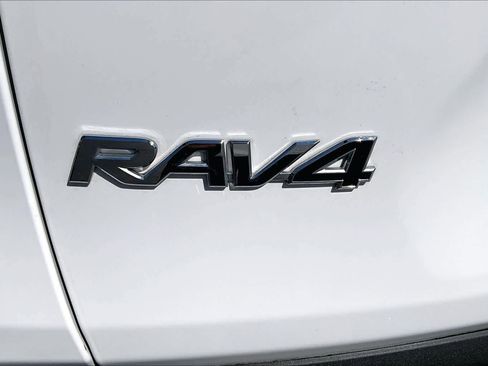 Used 2024 Toyota RAV4 LE AWD/4WD image 30