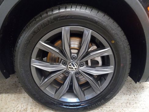 Used 2024 Volkswagen Tiguan SE image 4