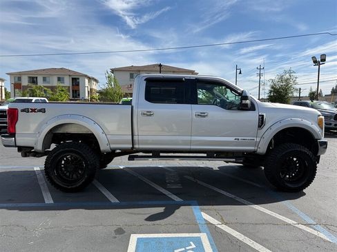 Used 2017 Ford F350 XLT w/ XLT Premium Package AWD/4WD image 4