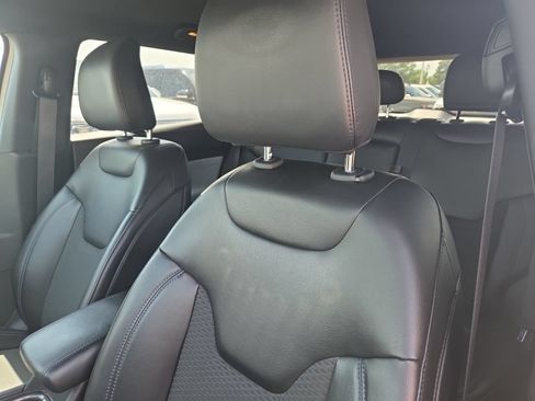 Used 2023 Jeep Compass Latitude AWD/4WD image 19