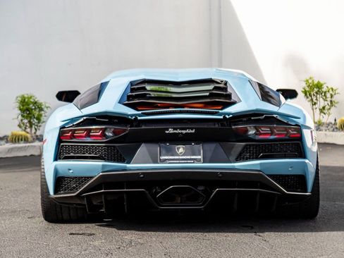 Used 2018 Lamborghini Aventador S image 8