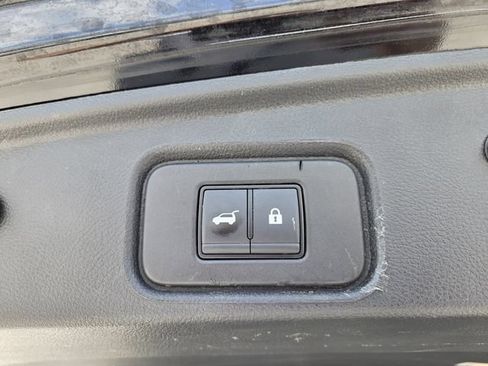 Used 2025 Nissan Pathfinder SL FWD image 11