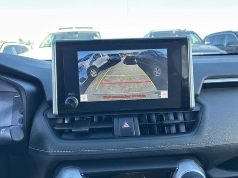 Used 2023 Toyota RAV4 LE AWD/4WD image 10