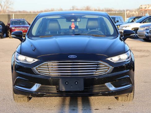 Used 2018 Ford Fusion SE w/ Fusion SE Technology Package image 2