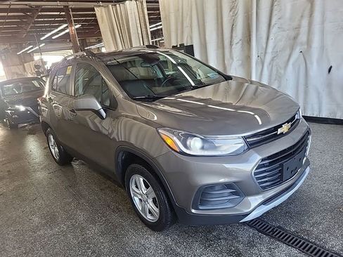 Used 2021 Chevrolet Trax LT w/ LT Convenience Package AWD/4WD image 8