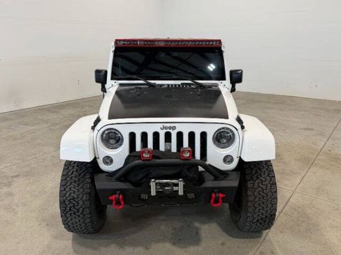 Used 2015 Jeep Wrangler Unlimited Rubicon w/ Connectivity Group AWD/4WD image 4