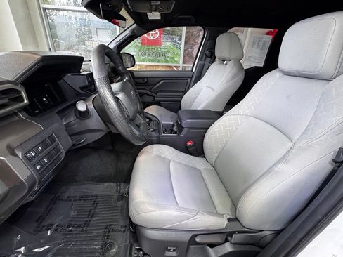 Certified 2025 Toyota Tacoma SR5 AWD/4WD image 21