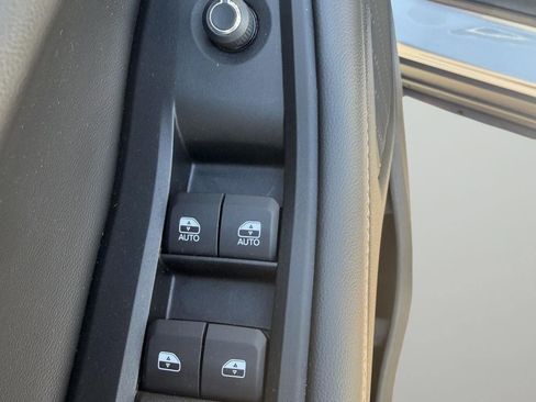Used 2024 Jeep Grand Cherokee Limited w/ Black Appearance Package AWD/4WD image 12