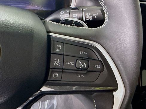 Used 2023 Jeep Grand Cherokee Laredo w/ Luxury Tech Group I image 23