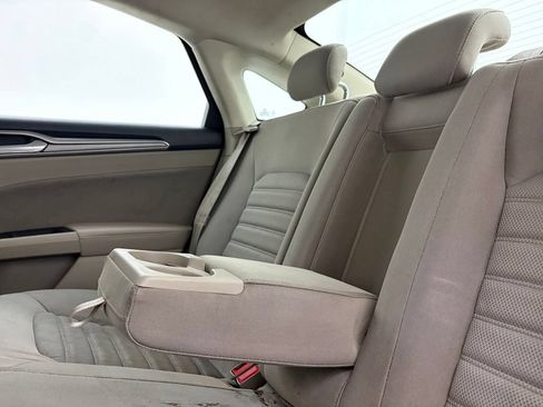 Used 2018 Ford Fusion SE FWD image 28