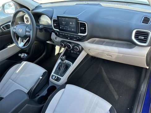 New 2025 Hyundai Venue SEL image 18
