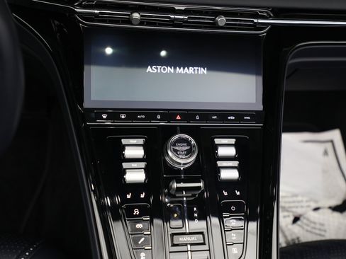 Used 2024 Aston Martin DB12 Convertible image 29