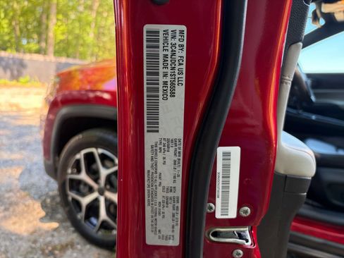 Used 2025 Jeep Compass Limited AWD/4WD image 30
