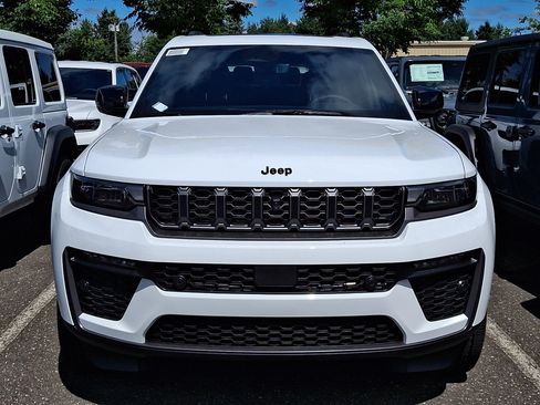 New 2026 Jeep Grand Cherokee L Limited AWD/4WD image 2