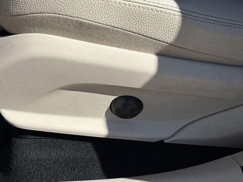Used 2018 Mercedes-Benz GLC 300 4MATIC image 19