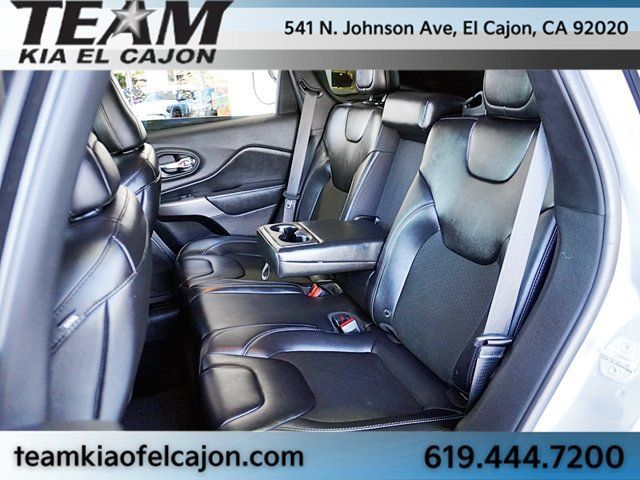 Used 2019 Jeep Cherokee Latitude Plus FWD image 18