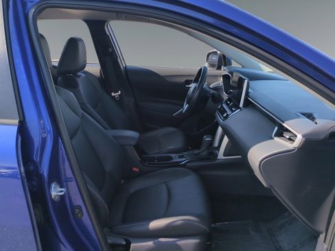 Used 2023 Toyota Corolla Cross XLE image 15