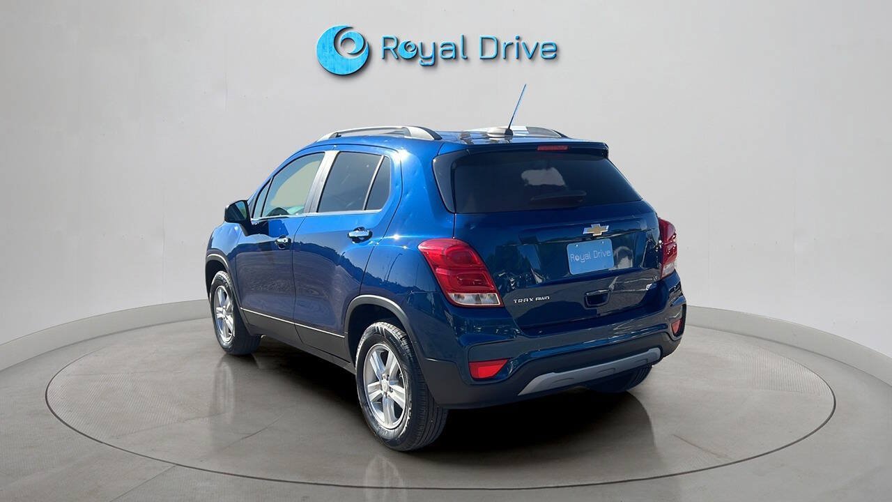 Used 2020 Chevrolet Trax LT w/ LT Convenience Package AWD/4WD image 3